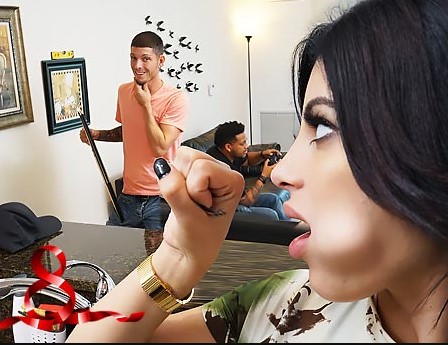 Муж на час выебал чужую жену, пока муж играл в приставку