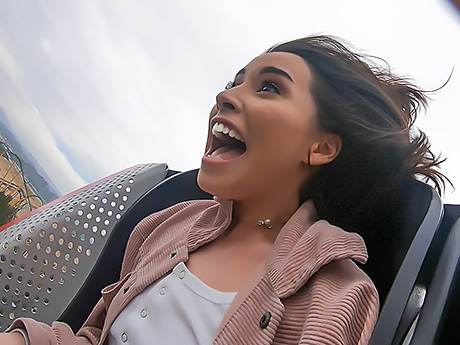 Угостил девушку лавашем и сахарной ватой, а потом она отблагодарила сексом