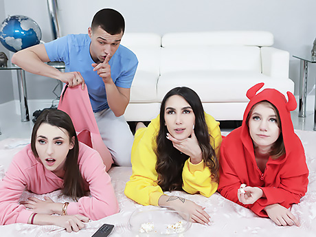 Натали пригласила в гости своих подружек, но её озабоченный, сводный брат поимел всех по очереди